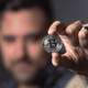 Un grupo de personas pide exhumar el cuerpo de Gerald Cotten, el fundador de la empresa de criptomonedas QuadrigaCX. Cuando Cotten murió, perdieron 190 millones de dólares.